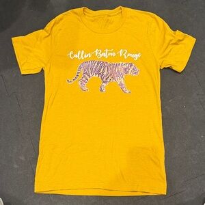 Callin’ Baton Rouge Tiger Graphics Tee